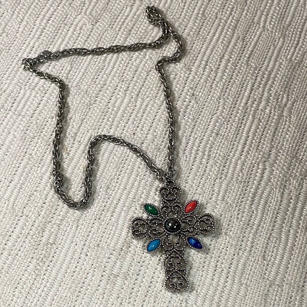 Vintage Avon Fillagree Christan Cross Necklace Jewelry Silvertone 14” 70’s